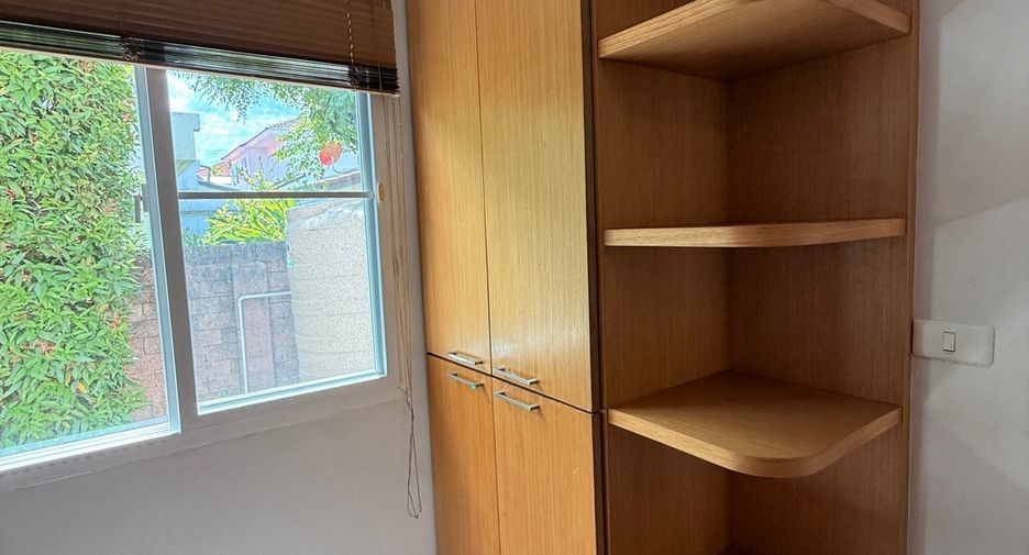 For rent 3 bedrooms house in San Kamphaeng, Chiang Mai