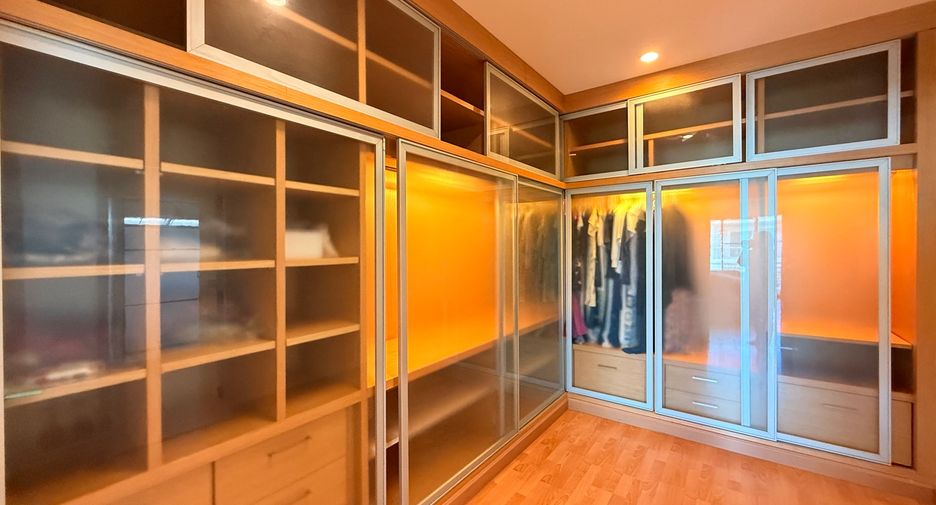 For rent 3 bedrooms house in San Kamphaeng, Chiang Mai