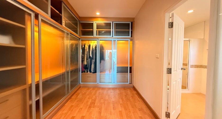 For rent 3 bedrooms house in San Kamphaeng, Chiang Mai