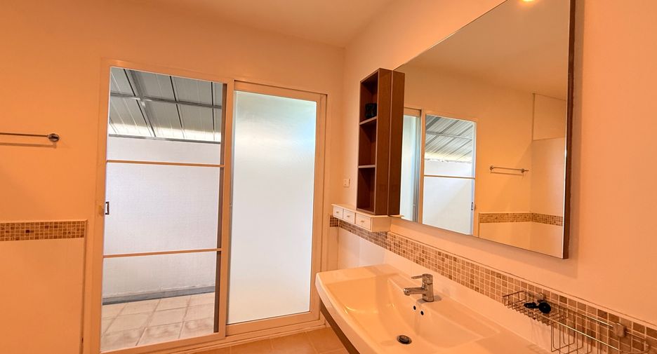 For rent 3 bedrooms house in San Kamphaeng, Chiang Mai