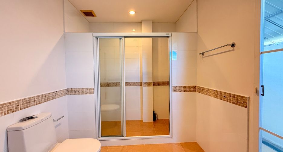 For rent 3 bedrooms house in San Kamphaeng, Chiang Mai