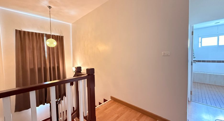 For rent 3 bedrooms house in San Kamphaeng, Chiang Mai