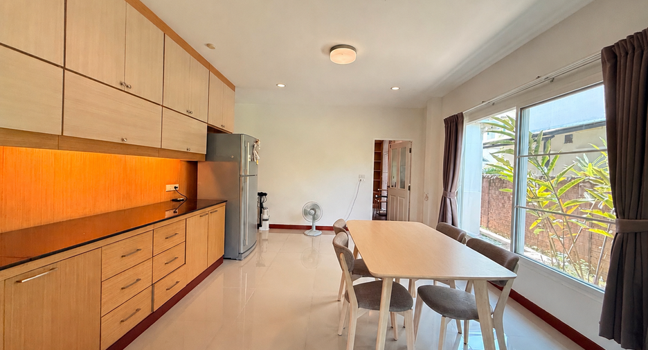 For rent 3 bedrooms house in San Kamphaeng, Chiang Mai