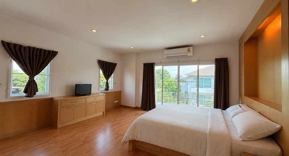 For rent 3 bedrooms house in San Kamphaeng, Chiang Mai