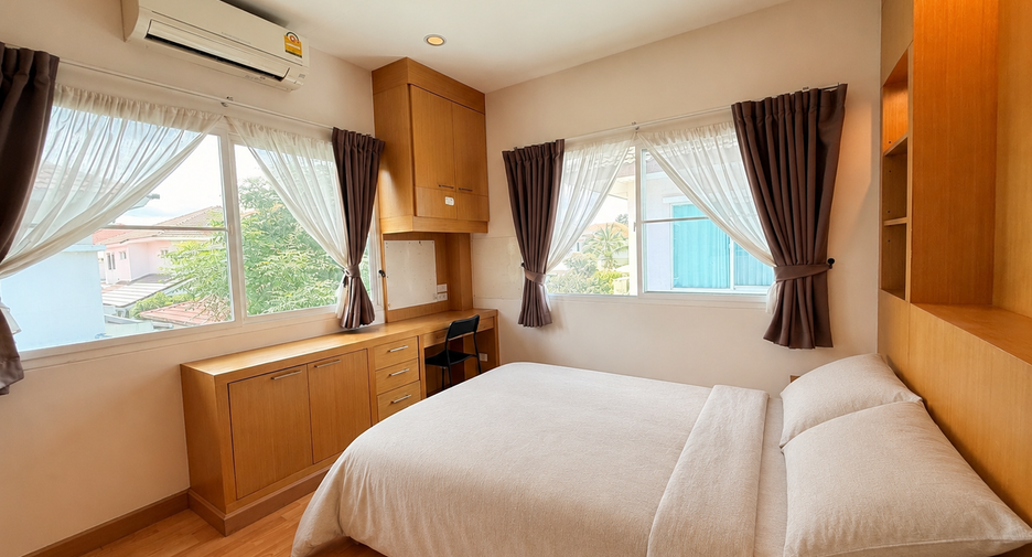 For rent 3 bedrooms house in San Kamphaeng, Chiang Mai
