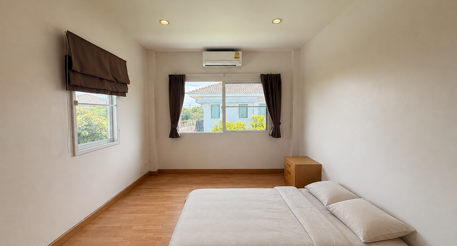 For rent 3 bedrooms house in San Kamphaeng, Chiang Mai