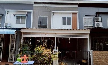 Casa adosada en venta de 3 habitaciones en Mueang Pathum Thani, Pathum Thani