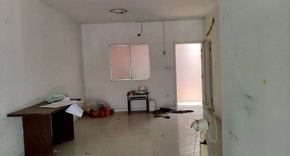 Casa adosada en venta de 3 habitaciones en Mueang Pathum Thani, Pathum Thani