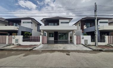 Casa en venta de 3 habitaciones en Bang Phli, Samut Prakan