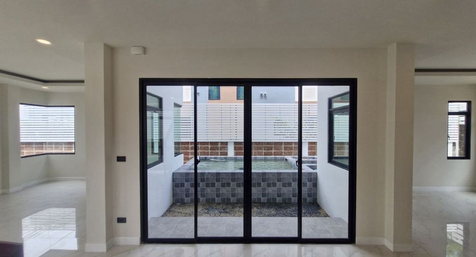 Casa en venta de 3 habitaciones en Bang Phli, Samut Prakan