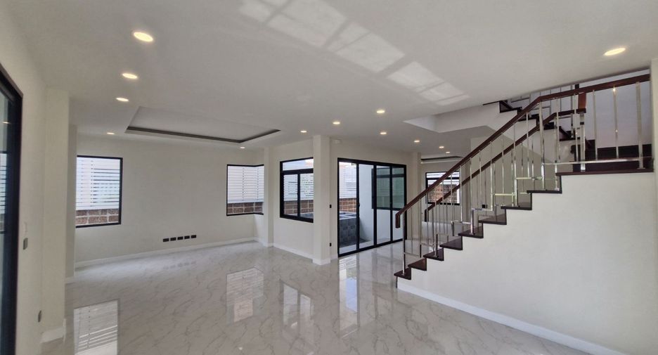 Casa en venta de 3 habitaciones en Bang Phli, Samut Prakan