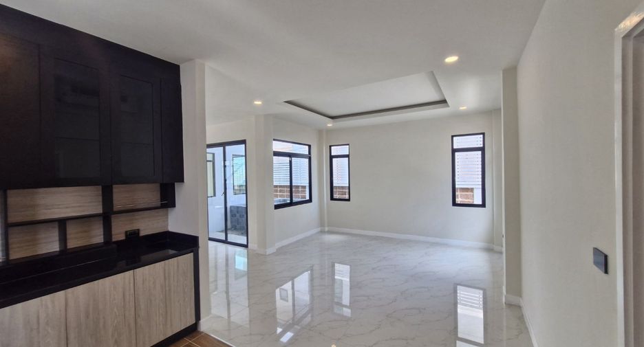 Casa en venta de 3 habitaciones en Bang Phli, Samut Prakan
