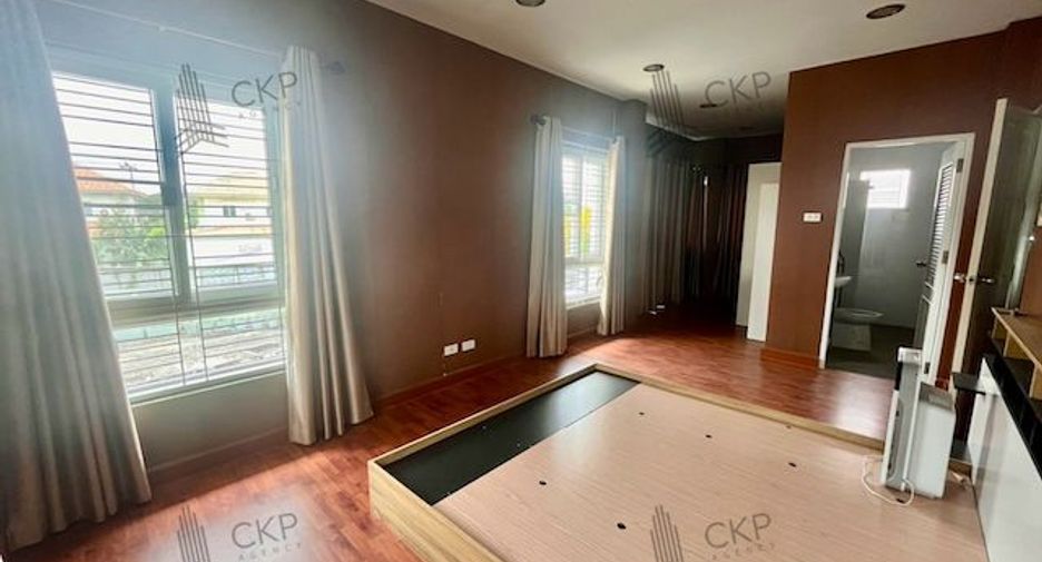À vendre 4 chambres maison à Bang Bua Thong, Nonthaburi