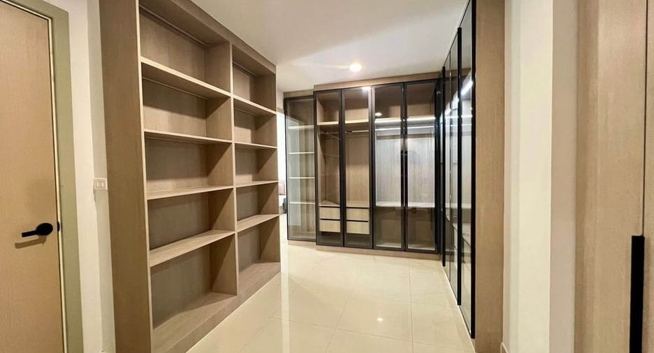 For rent 4 bedrooms condo in Jomtien, Pattaya