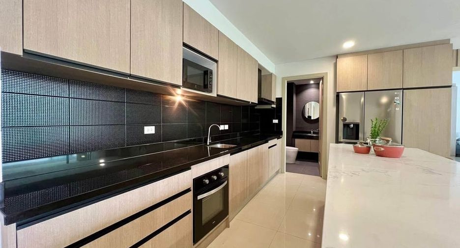 For rent 4 bedrooms condo in Jomtien, Pattaya