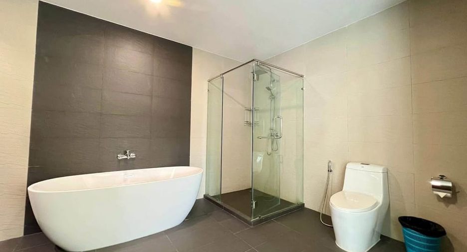 For rent 4 bedrooms condo in Jomtien, Pattaya