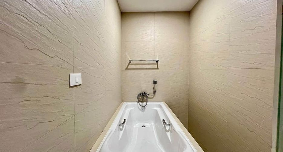 For rent 4 bedrooms condo in Jomtien, Pattaya