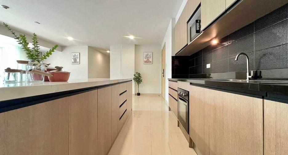 For rent 4 bedrooms condo in Jomtien, Pattaya