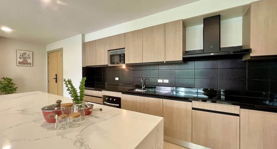 For rent 4 bedrooms condo in Jomtien, Pattaya