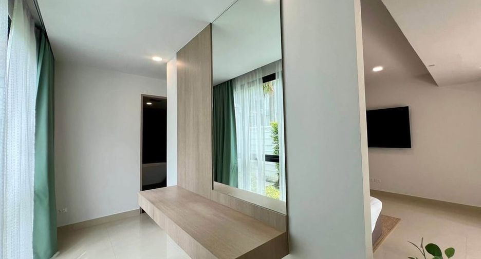 For rent 4 bedrooms condo in Jomtien, Pattaya