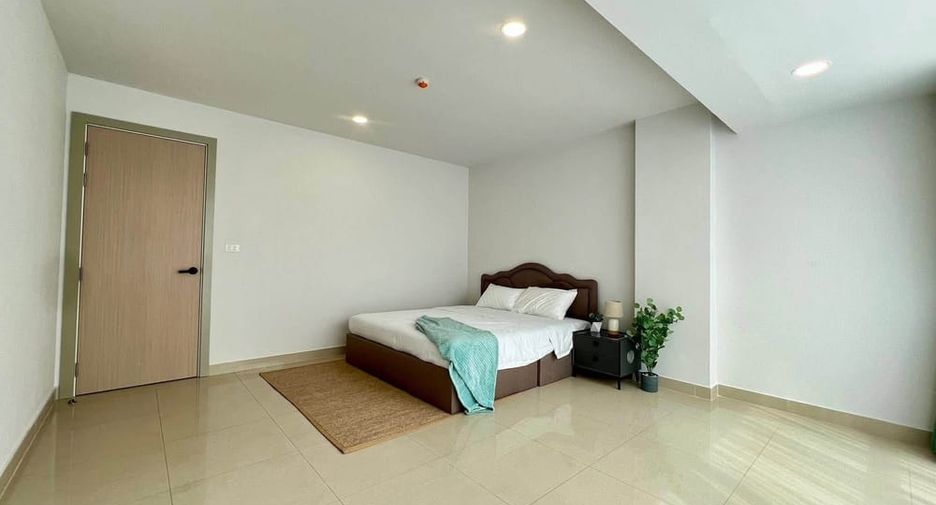 For rent 4 bedrooms condo in Jomtien, Pattaya