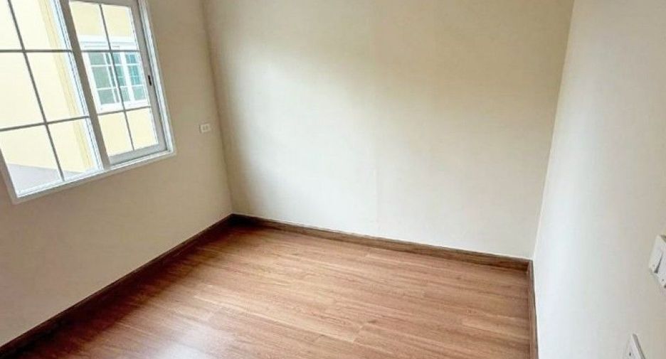 Reihenhaus zum Kauf mit 3 Zimmer in Mueang Samut Sakhon, Samut Sakhon