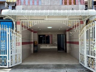 For rent 3 bedrooms townhouse in Phasi Charoen, Bangkok