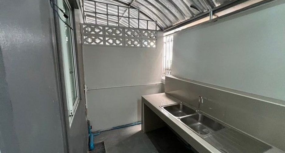 Casa en alquiler de 3 habitaciones en Chom Thong, Bangkok