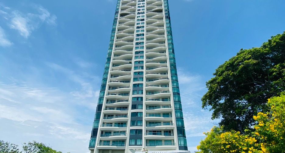 For rent 3 bedrooms condo in Jomtien, Pattaya