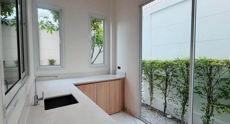 For rent 3 bedrooms villa in Bang Lamung, Chonburi