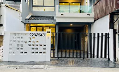 Casa adosada en venta de 3 habitaciones en Lak Si, Bangkok