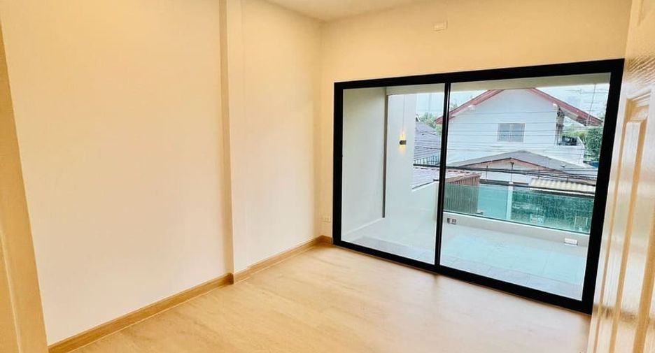 Casa adosada en venta de 3 habitaciones en Lak Si, Bangkok