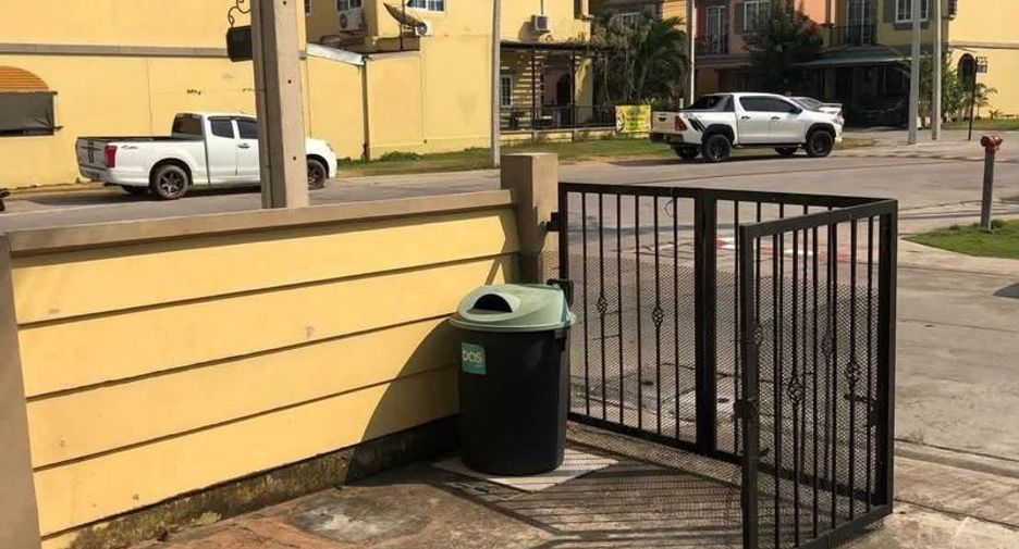 For rent 4 bedrooms townhouse in Si Racha, Chonburi