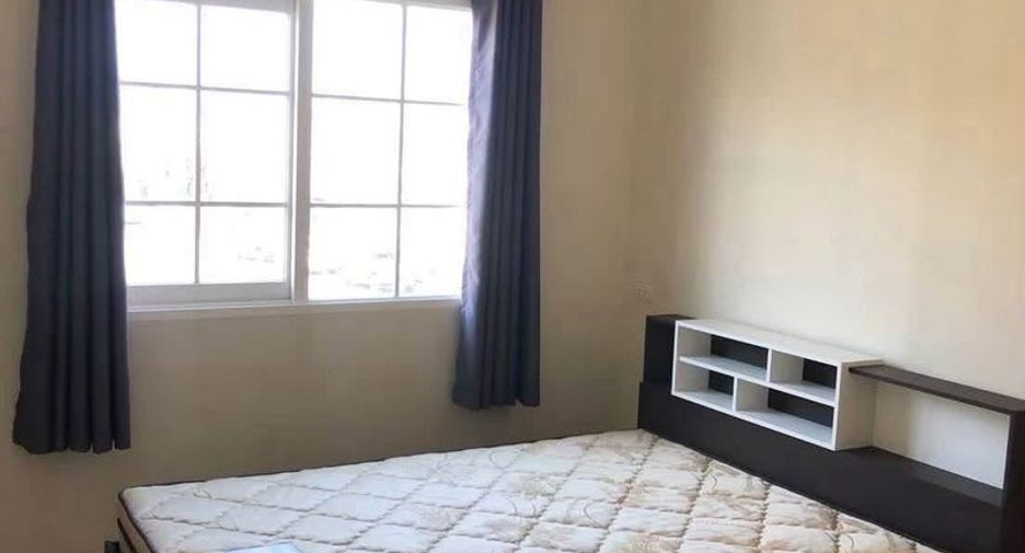 For rent 4 bedrooms townhouse in Si Racha, Chonburi