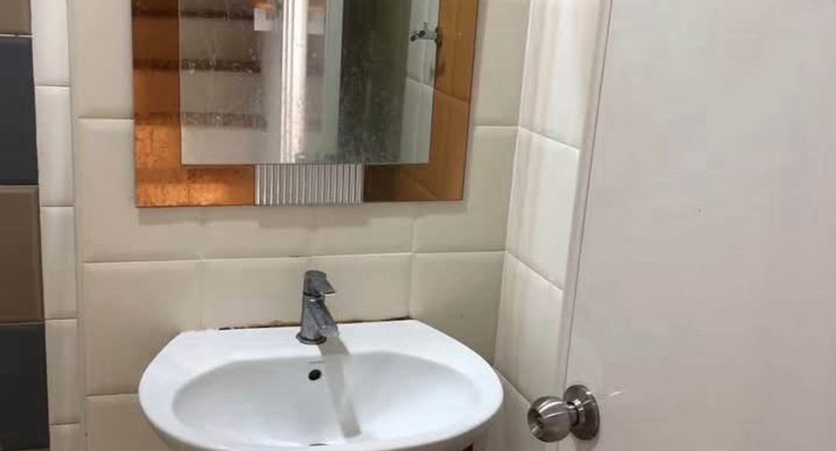For rent 4 bedrooms townhouse in Si Racha, Chonburi