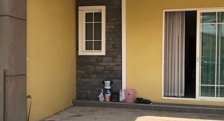 For rent 4 bedrooms townhouse in Si Racha, Chonburi