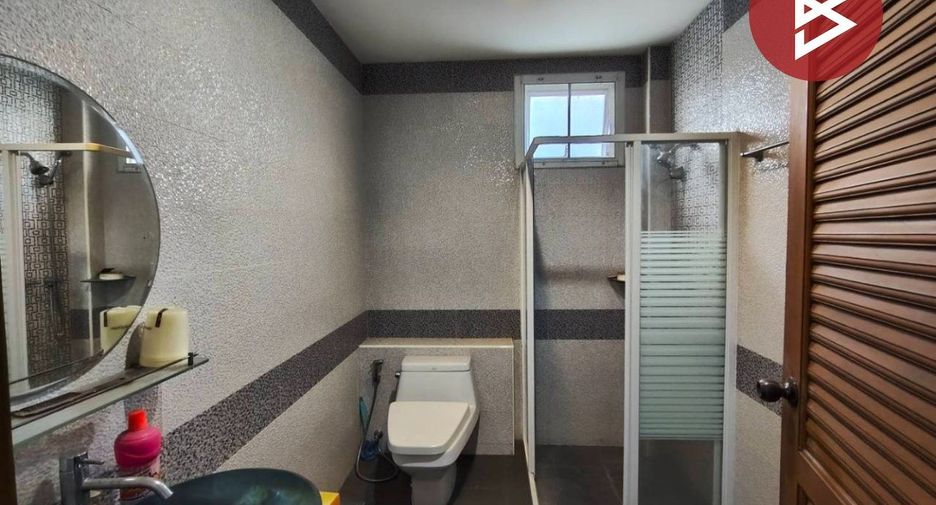 Casa en venta de 4 habitaciones en Phra Samut Chedi, Samut Prakan