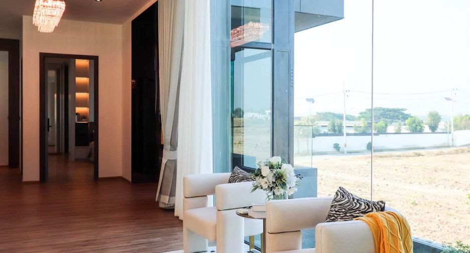 Villa en venta de 5 habitaciones en Bang Lamung, Chonburi