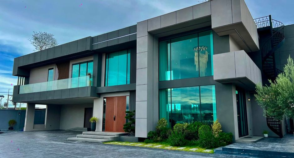 Villa en venta de 5 habitaciones en Bang Lamung, Chonburi