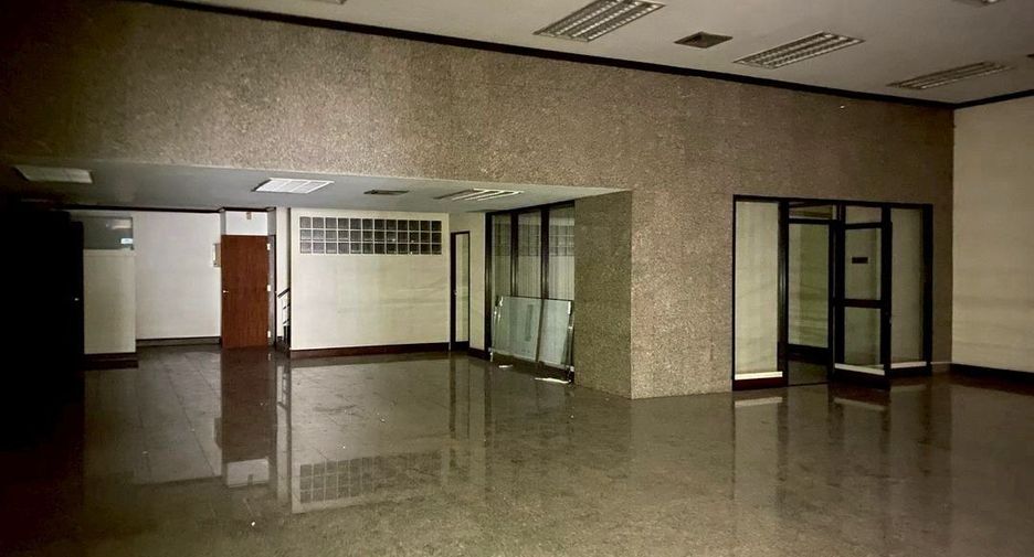 For rent and for sale office in Watthana, Bangkok
