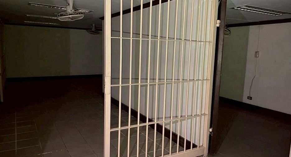 For rent and for sale office in Watthana, Bangkok