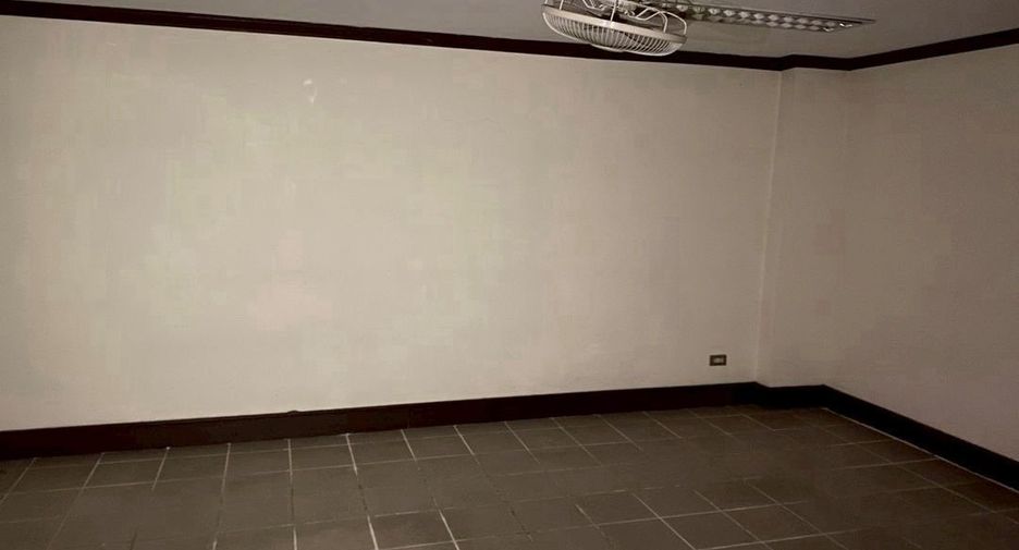 For rent and for sale office in Watthana, Bangkok