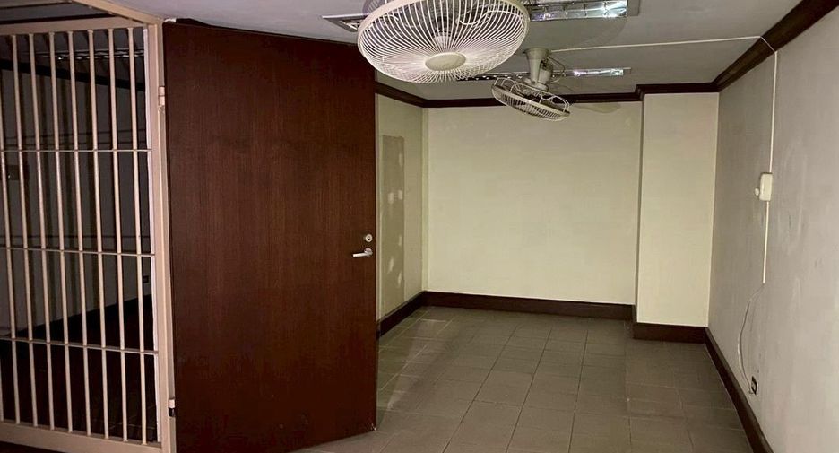 For rent and for sale office in Watthana, Bangkok