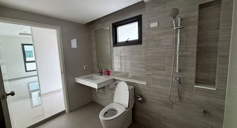 Haus zum Kauf mit 4 Zimmer in Bang Lamung, Chonburi