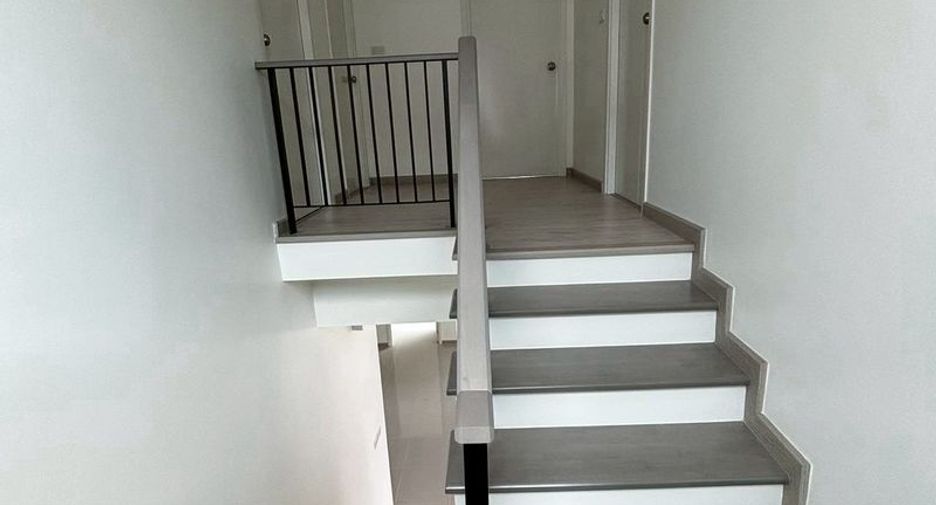 Haus zum Kauf mit 4 Zimmer in Bang Lamung, Chonburi