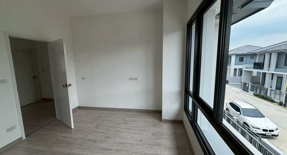 Haus zum Kauf mit 4 Zimmer in Bang Lamung, Chonburi