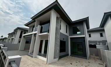 Haus zum Kauf mit 4 Zimmer in Bang Lamung, Chonburi