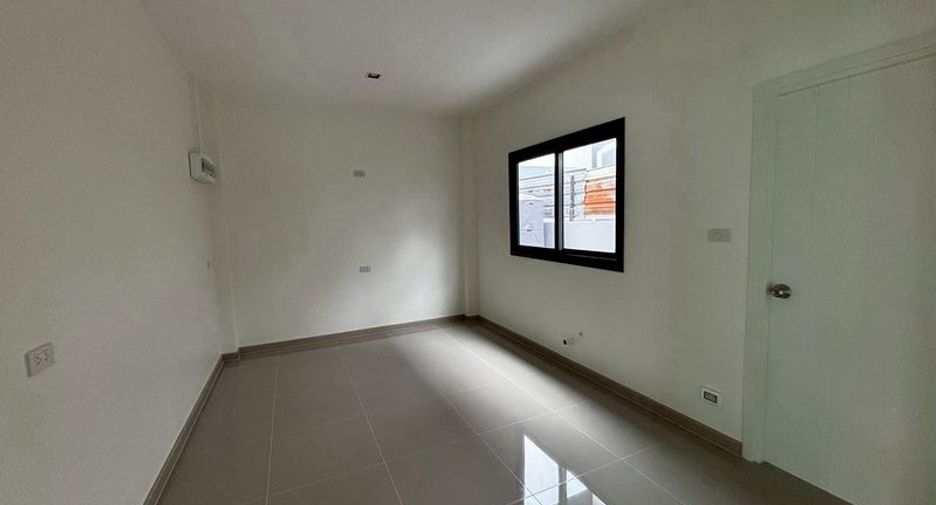 Haus zum Kauf mit 4 Zimmer in Bang Lamung, Chonburi