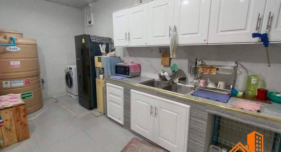 For sale 4 bedrooms townhouse in Lat Krabang, Bangkok