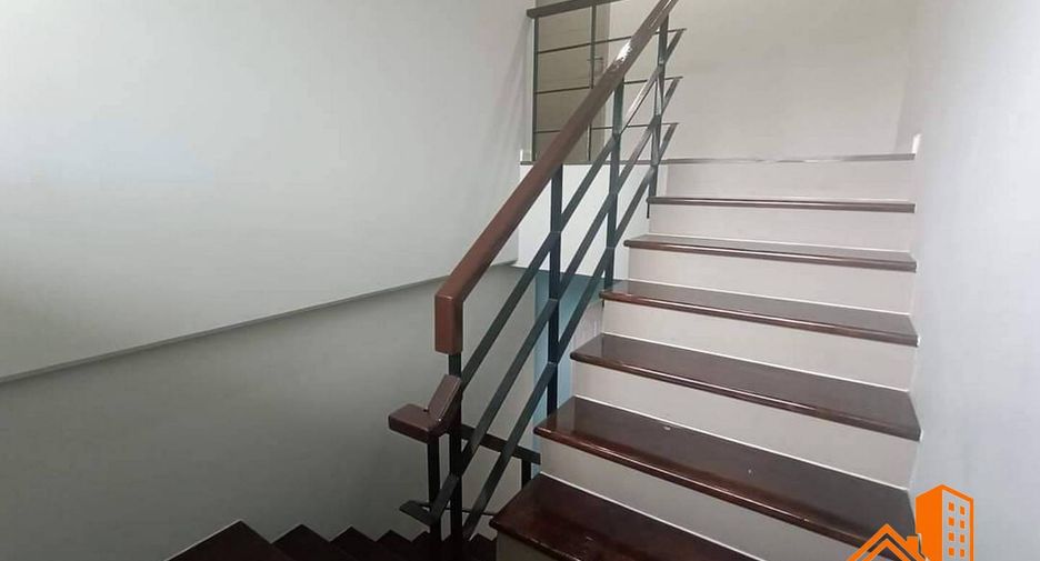 For sale 4 bedrooms townhouse in Lat Krabang, Bangkok